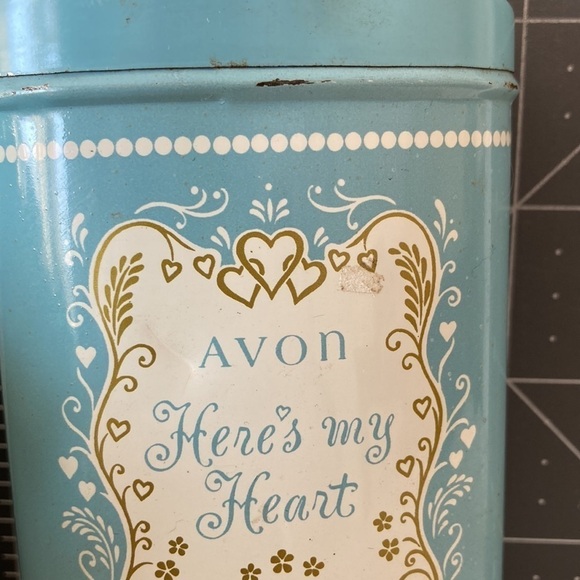 Vintage 1970s Avon Heres My Heart Perfumed Talc Body Powder Tin with some powder - Picture 6 of 6